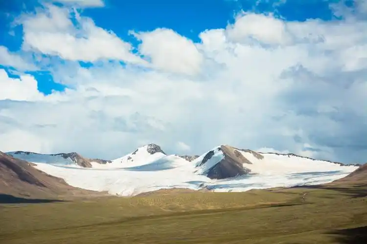 唐古拉山垭口的雪