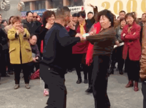 广场舞成了国民软实力这种荣誉你想要不