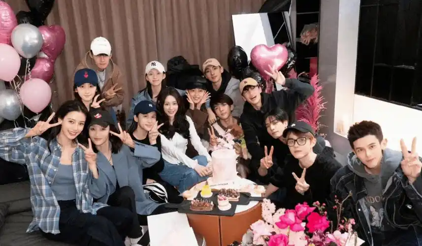 angelababy新瓜曝光,在海外高调复出,与某男星旧情复燃?