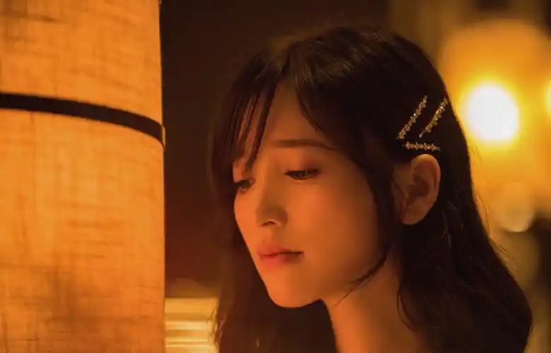 金莎简约梦幻写真图片