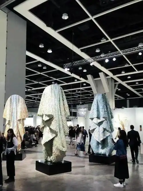 巴塞尔艺术展香港展会开幕全球242间顶尖画廊齐聚维港