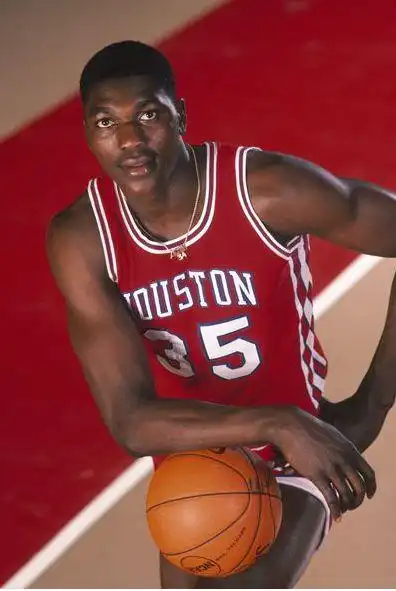 nba大鲨鱼遇到都认裁的球员,大梦奥拉朱旺._网易订阅