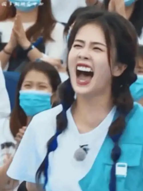 世家人笑都不露齿的 白梦妍:笑不露齿?那是不可能的!