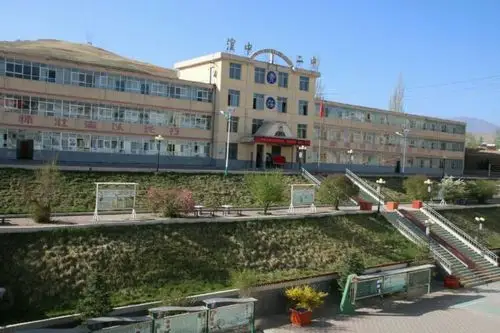 规范字的意识,营造校园文化建设氛围╠╠湟中二中举行了硬笔书法大赛