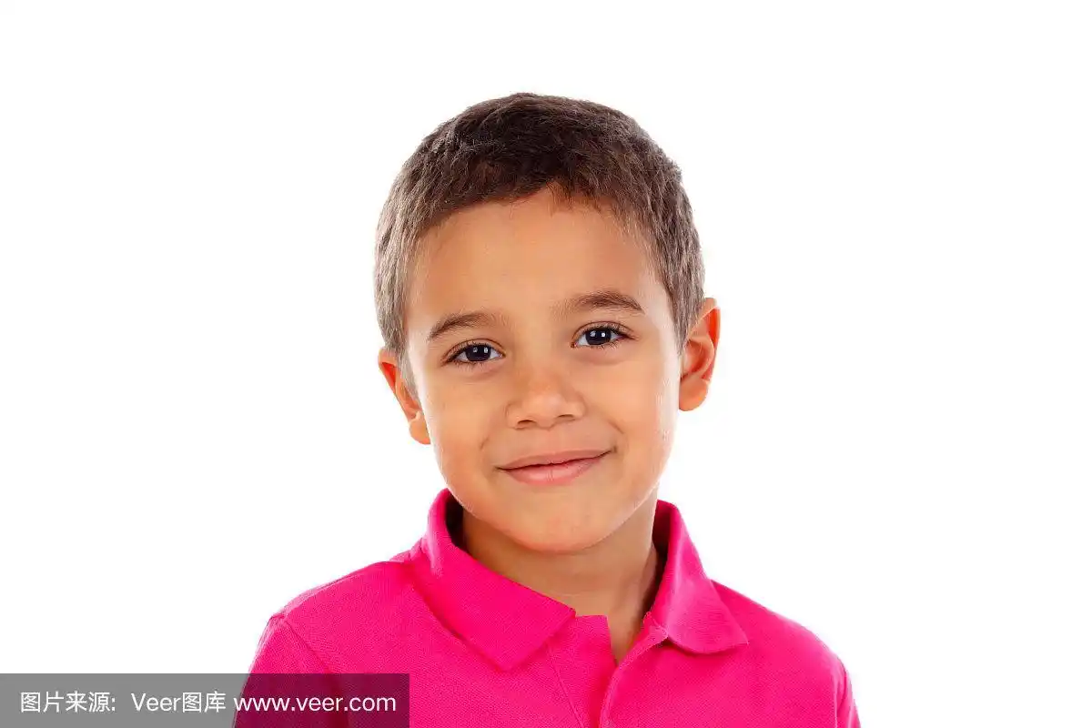 黑头发黑眼睛的有趣小孩