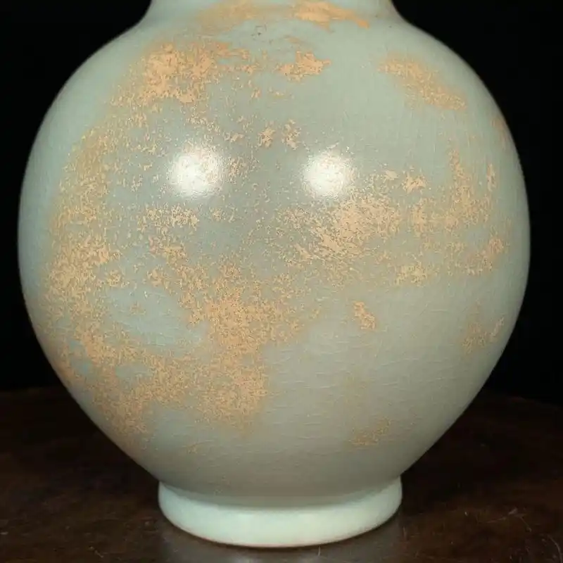 北宋宝丰天青釉蝉翼纹开片土沁官汝窑长颈胆瓶