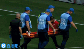 【gif】本约瑟夫受伤被担架抬下场,本阿洛阿尼换上