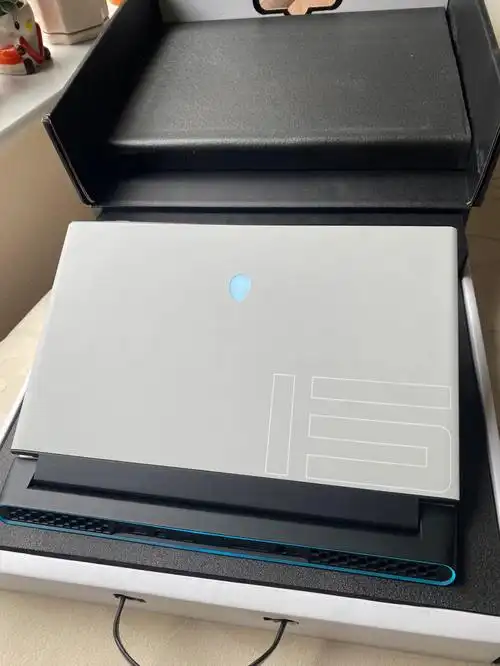 全套95新外星人m15r3游戏笔记本电脑15.