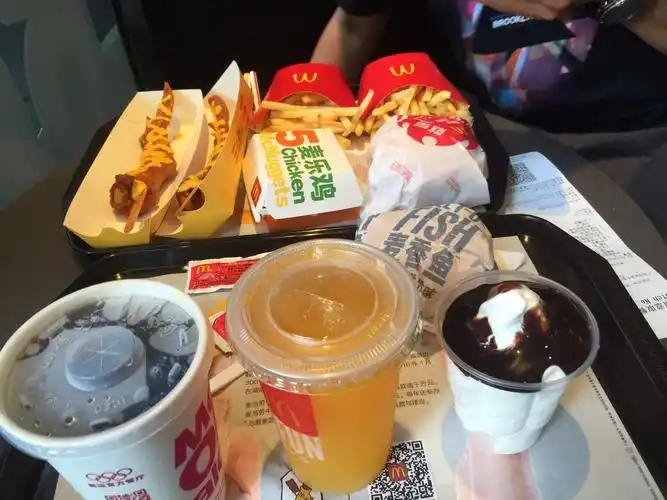 呵呵,最喜欢吃麦当劳了,一饿就想到麦当劳叔叔!好吃