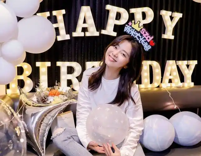 刚过完31岁生日的谭松韵,被提名最佳女主角,生图状态让人看呆了