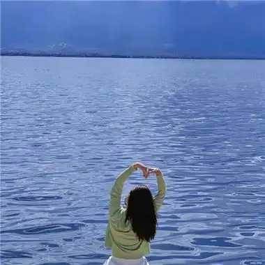 超级优质的蓝色大海女头高清 自律努力生活安逸