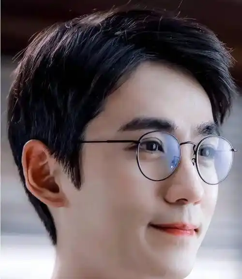 居家照却现婴儿用品,偶像朱一龙需要作品征服粉丝_明星_徐子瑄_妻子