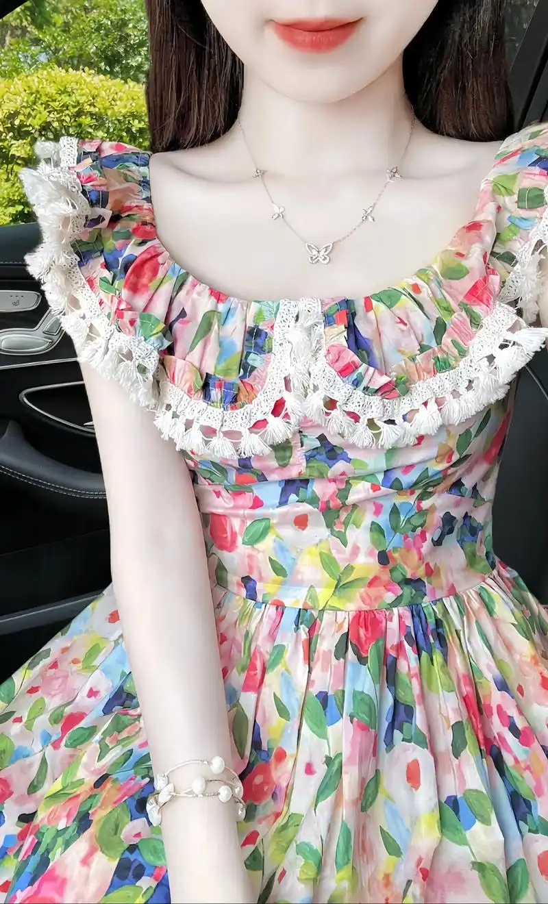 度假风一字领露肩茶歇裙,精致油画印花 - 抖音