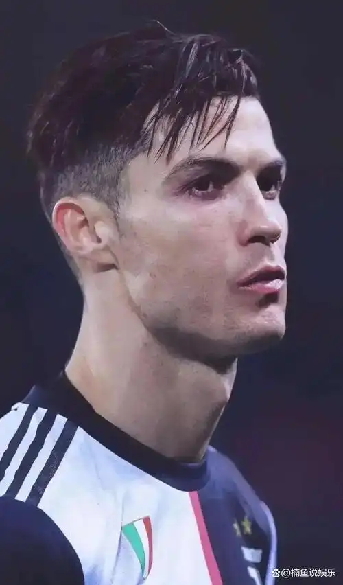 c罗年轻时候有多帅?颜值巅峰期宛如校园初恋,五官精致眉清目秀