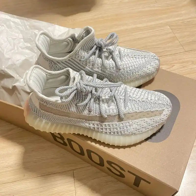 yeezy椰子350芝麻天使原价买到太香了 大悦城溜达了一圈 没想到芝麻