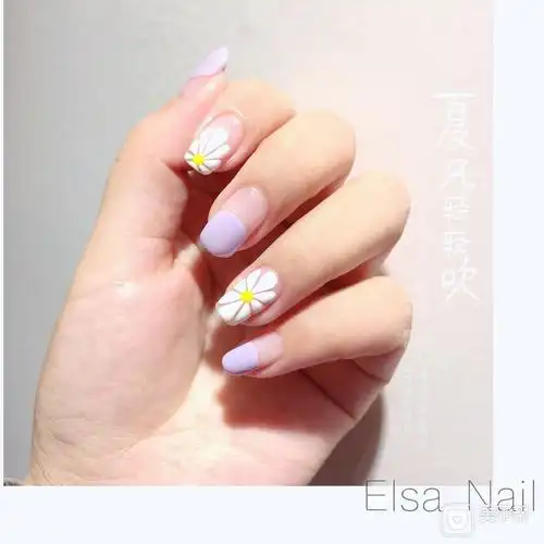 方圆形法式手绘紫色白色花朵简约美甲图片