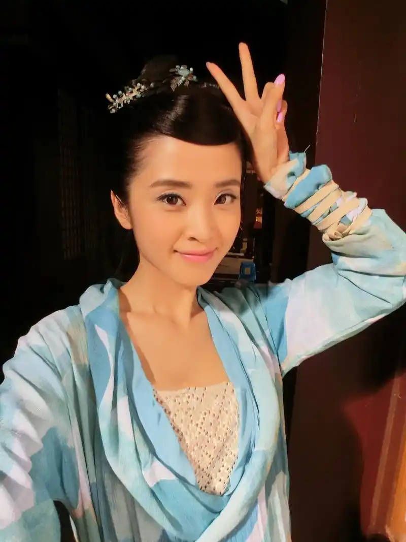 李若嘉蓝绫通天狄仁杰  "你知道我为什么喜欢蓝色吗?