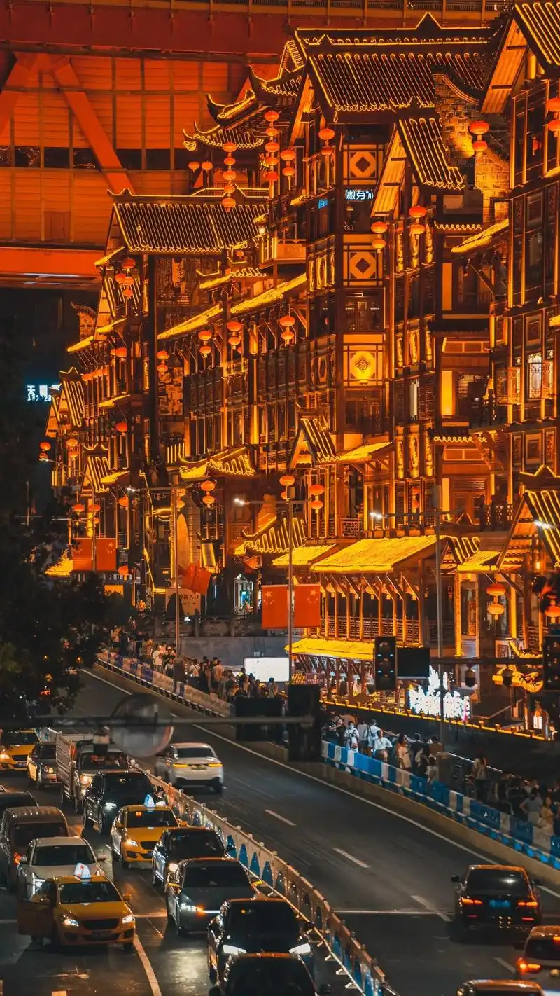 有一种夜景叫洪崖洞.#图文伙伴计划 国庆节洪崖洞人潮涌动,如 - 抖音