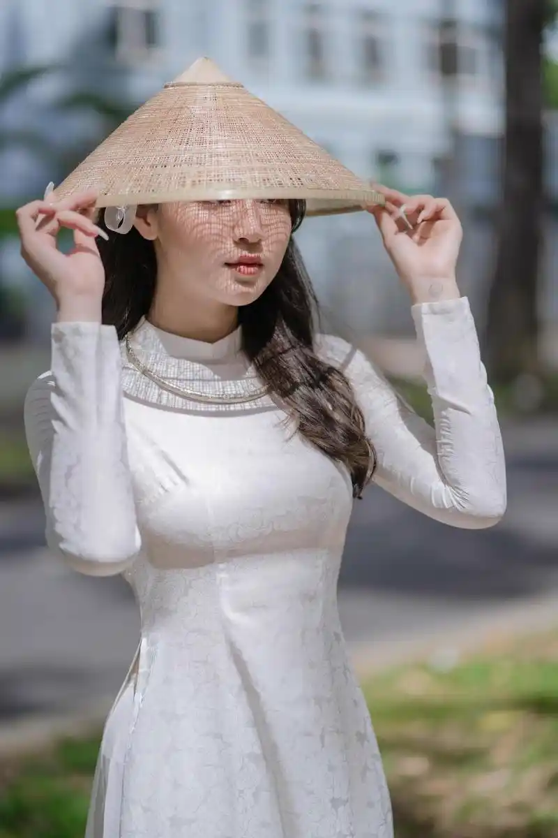 飘逸优雅的越南奥黛美女(1)