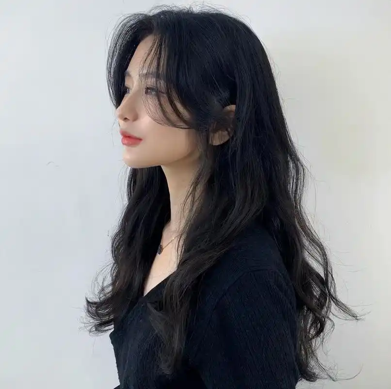 今年春天流行这3款长卷发,时髦减龄还显脸小