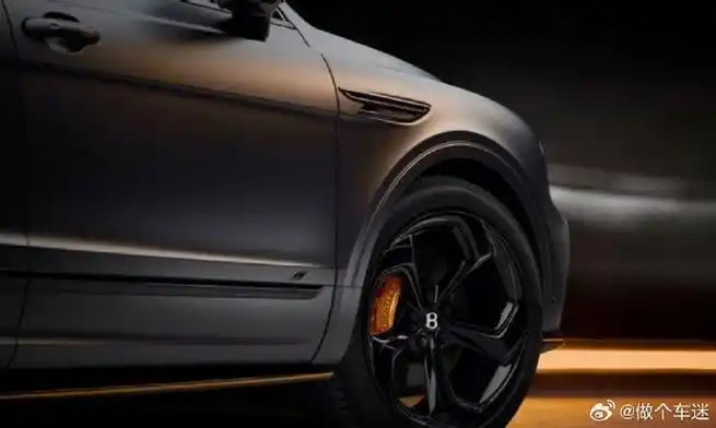 大v聊车#宾利汽车发布了添越s炫黑版官图,新车采用全新的炫黑套件,并