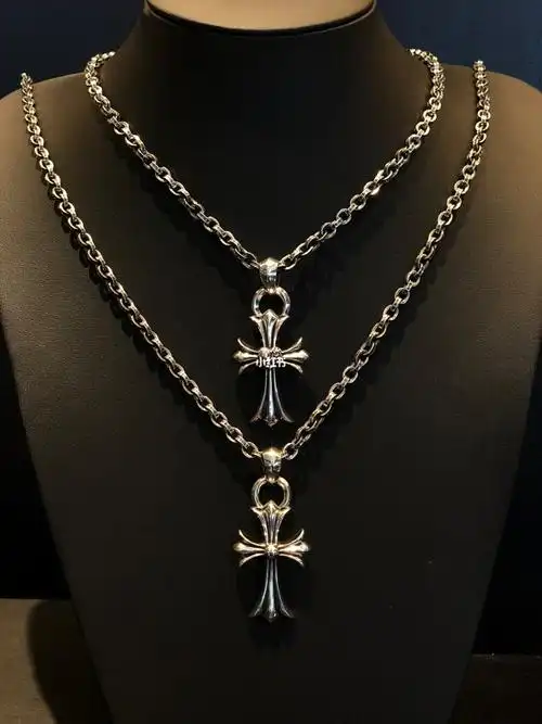 343535323032353238353736克罗心十字架项链