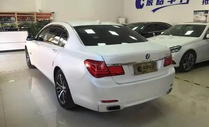 宝马 宝马7系 730li 3.0 领先型白色自动档