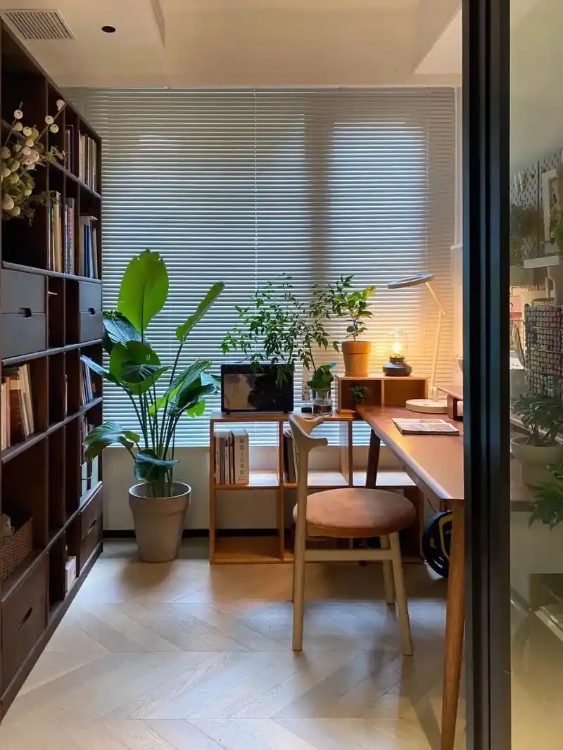 浅晒下我家5平米的小书房 - 抖音