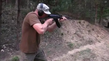 aks-47突击步枪全自动射击