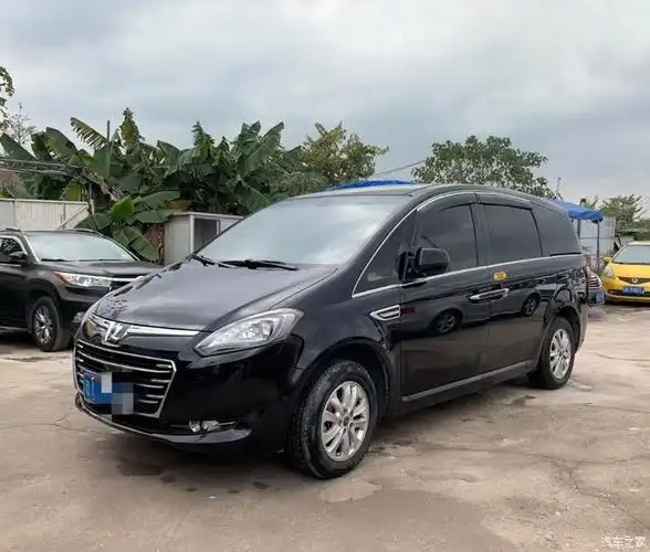 帮朋友代卖一台17年纳智捷大七mpv双电动门原版原漆0出