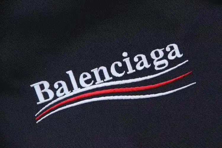 因新款涉嫌种族歧视和挪用黑人文化巴黎世家再陷风波