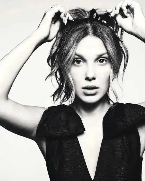 组图女大十八变小11米莉波比布朗写真大片