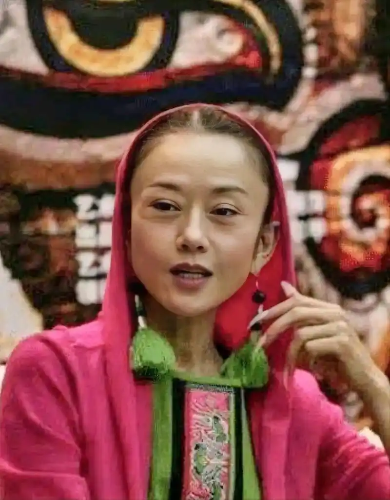 杨丽萍的素颜其实还好,正常人都这样.