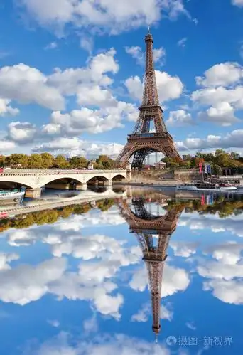 在法国巴黎的埃菲尔铁塔