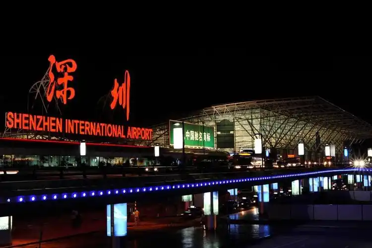 飞机:宝安国际机场距深圳市区30公里左右,是全国一级民用机场,中国
