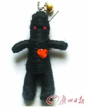 与同学闹矛盾,遭遇"小三",就买个"巫毒娃娃",一边用针扎,一边诅咒对方