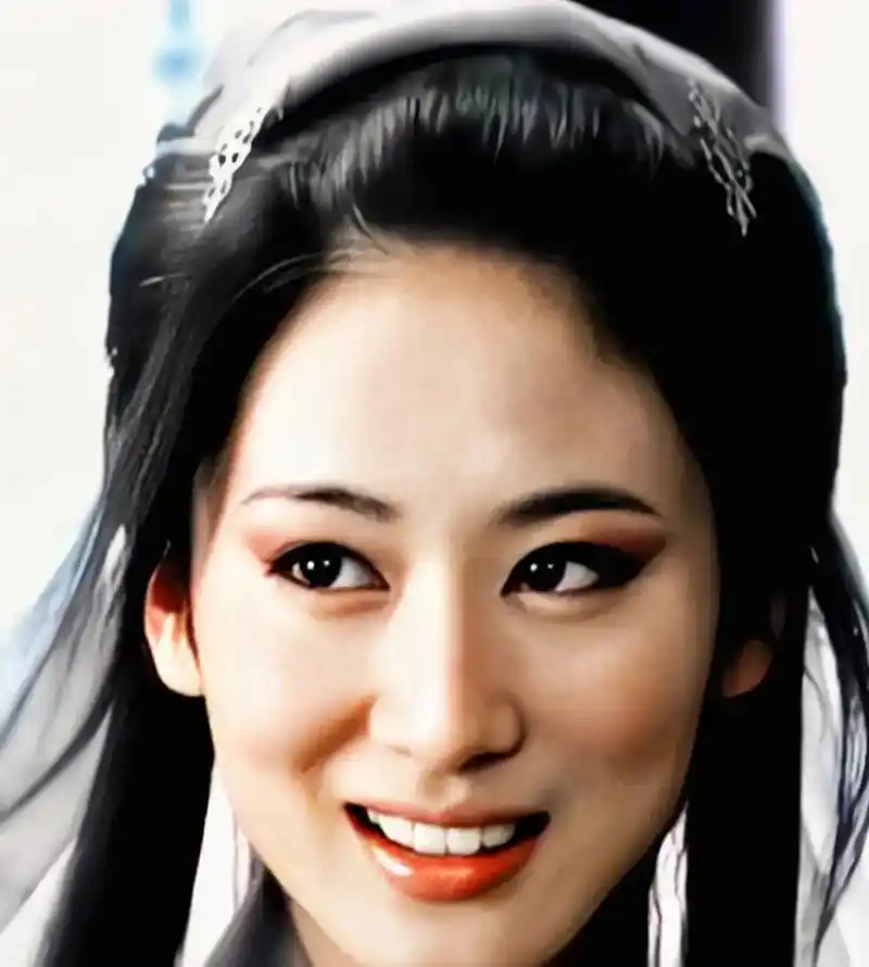 郭珍霓挺适合出演苏妲己的,眼睛很媚很勾人.