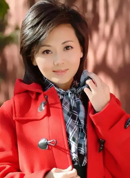 央视美女柴璐记得么曾是省高考双冠王42岁仍单身搭配也低调