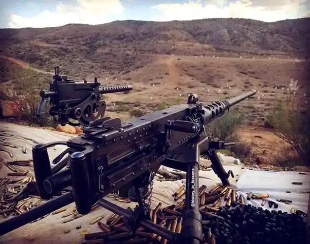 1/ 9 比较少见的toz 63 勃朗宁m2hb气冷式重机枪枪管质量13kg,平射用