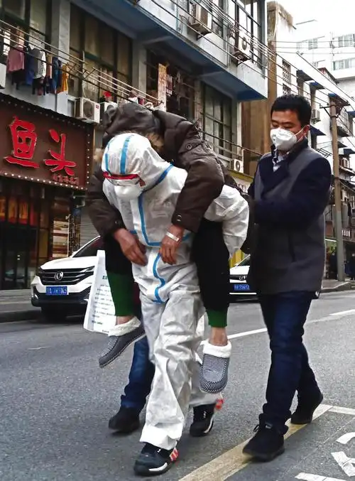 2020年新华社年度照片中国抗疫