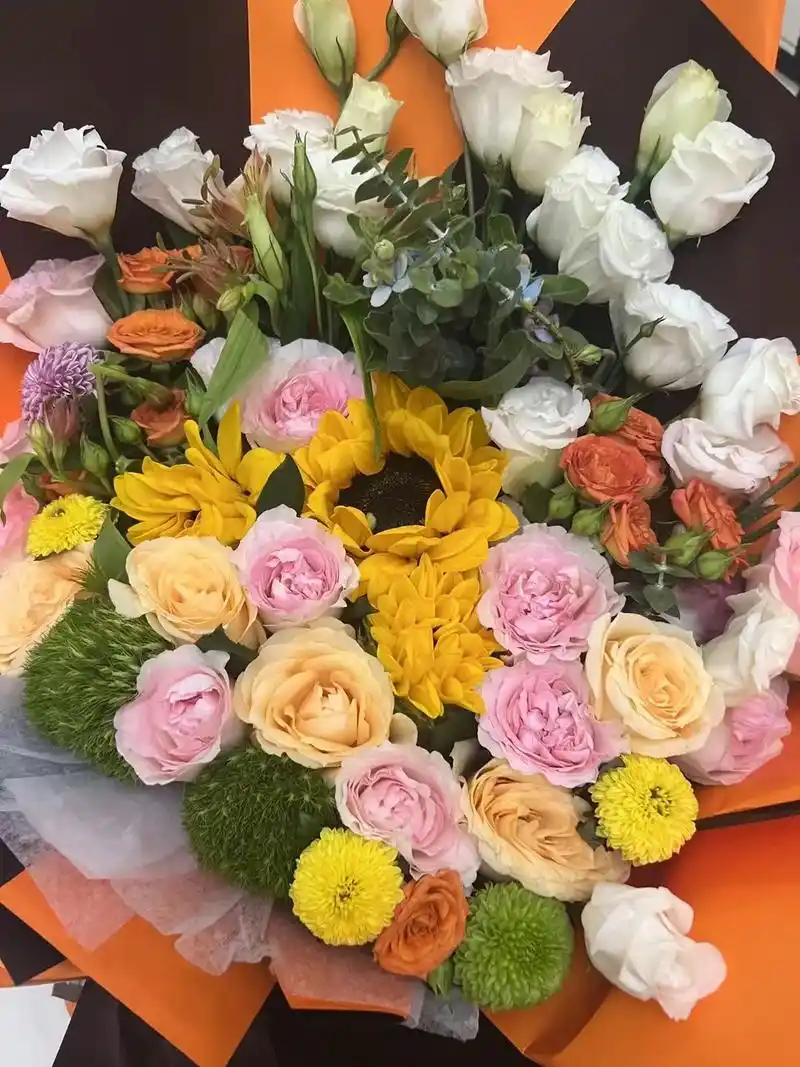 鲜花和掌声属于努力工作的人 - 抖音