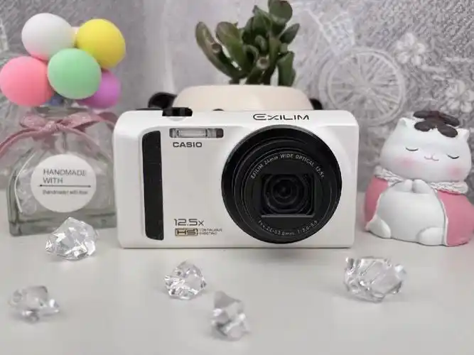 奶白色卡西欧ex-zr10092成色95新1200万像素,12.