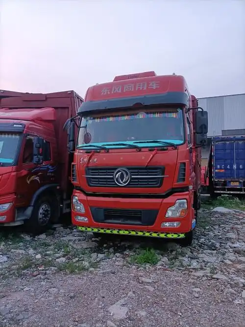东风商用车天龙天龙前四后四9米6高栏货车