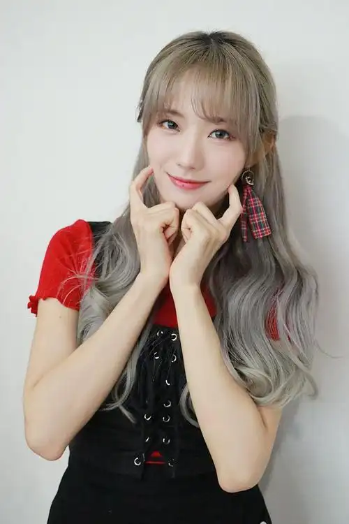 李露朵 luda