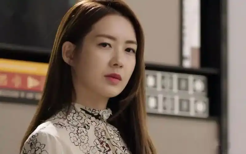 靠神剧翻红的她都37岁了我被这阿姨级神颜征服了