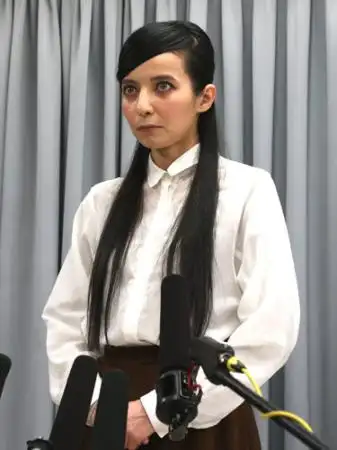 becky出轨骚动后首露面谈始末观众不支持复出