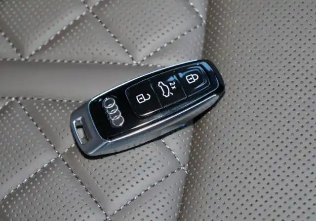 售价高达111.78万,纯电续航仅51km,能上绿牌的奥迪a8值得选择吗