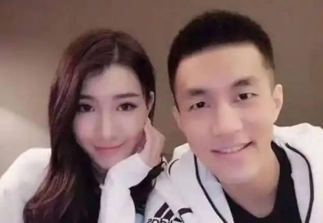 她是cba最美女友,26岁身价300万,证件照美出天际,实名羡慕
