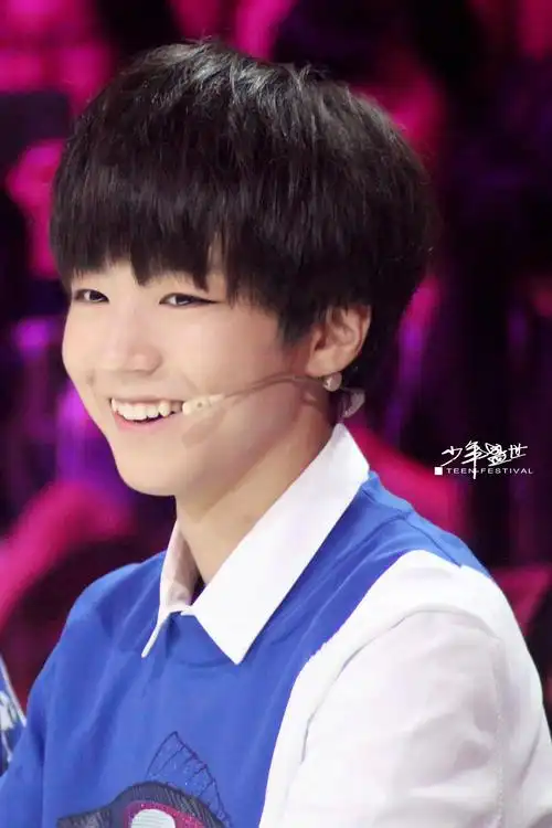 tfboys王俊凯 2014.8.28 年代秀.cr:logo