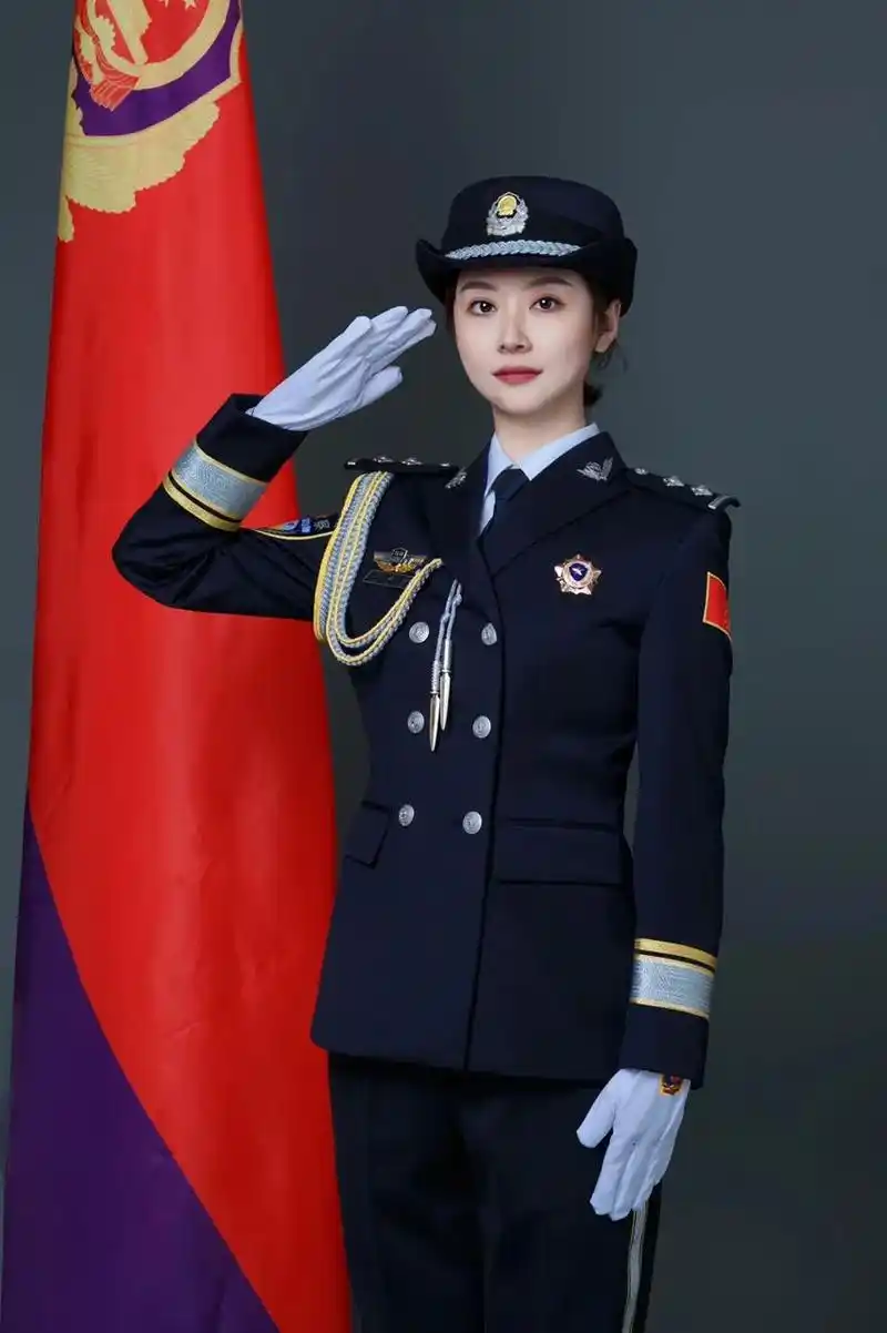 庆华诞 忆初心 共奋进|警营里的铿锵玫瑰